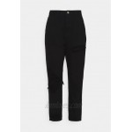 Missguided Plus PLUS RIOT THIGH OPEN KNEE SLASH MOM Relaxed fit jeans black/black denim