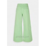 Weekday GRITTY TWILL WORKWEAR Relaxed fit jeans bright green/green