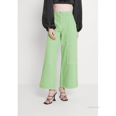 Weekday GRITTY TWILL WORKWEAR Relaxed fit jeans bright green/green 
