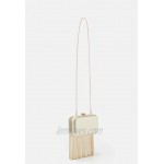 Forever New FREDERICA CHAIN FRINGE Clutch goldcoloured