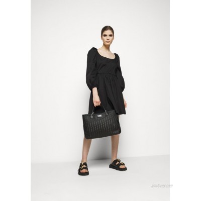 Emporio Armani MYEABORSA SHOPPING SET Handbag black/ecru/black 