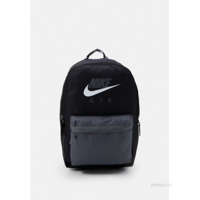 Nike Sportswear AIR HERITAGE UNISEX Rucksack black/iron grey/white/black 