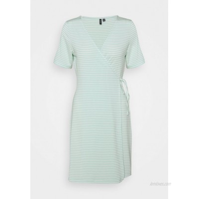 Vero Moda Petite VMKATE SHORT DRESS Jersey dress icy morn/white/blue 