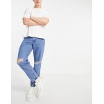 DESIGN classic rigid jeans in flat mid blue with knee rips